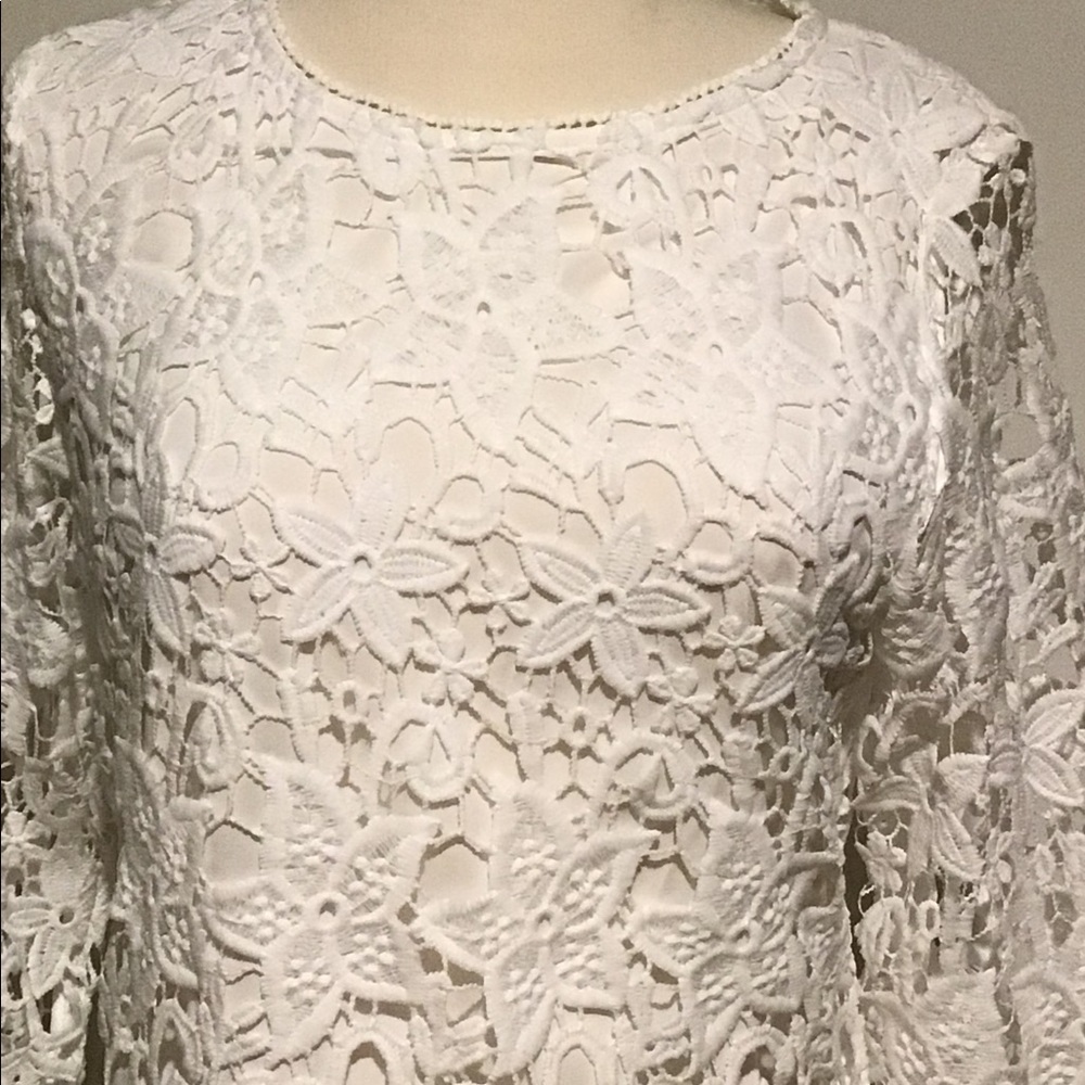 Lace top in size Small NWT - Picture 3 of 9